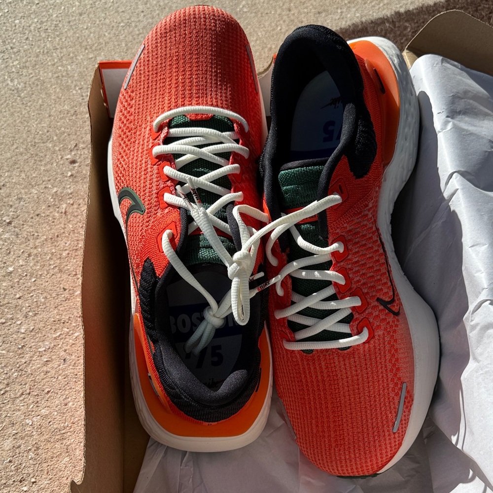 HURRICANES NIKE ZOOMX - Picture 3 of 9